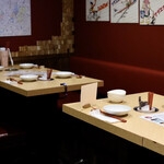 波へい - 奥のテーブル席で