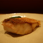 鮨 しみづ - 甘鯛の焼物アップ