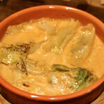 餃子とスパークリング バブルス - 炊き餃子