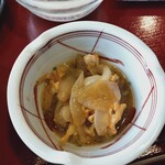 盛岡月が丘食堂 - 鶏皮と玉ねぎの和え物
