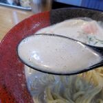 ラーメン おこじょ - 泡立てたスープ