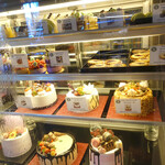 Teddy Bread Bakery - ケーキは大きめ