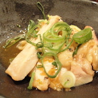 銀座 竹の庵 5丁目本店 - 若鶏の炭火焼き（九条ねぎソース）