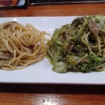 Torattoria Amazza - 左が「柚子の白ボロネーゼ」、右が「小松菜ペーストと牛筋肉と野菜」