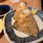 Akiyoshi - ﾜﾀｼが食べた訳では無いけど焼きおにぎり。やけに三角じゃない？？とどーでもいいことで爆笑!!なぜなら酔ってたので
                        （笑）