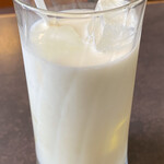 ボンボレ - このまま飲めばただの牛乳なので、
ガムシロを投入して完成します(笑)
美味いねーこのミルクやっぱ農協牛乳かな！
このミルク何年物？？旨い！！