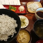 貝汁味処南里 - 漁師しらす飯 追いしらすはまだ置いといて！