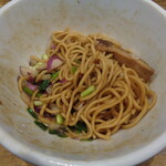 煮干し中華そば 一剣 - 薬味と一緒が美味しいです