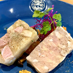 Le Restaurant - 若鶏ササミと、自家製ハムに豚足の煮凝りを合わせたシャルキュトリー。粒がハッキリした歯応えのタスマニア産マスタードが合います。