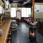 双葉家 - 奥からの店内