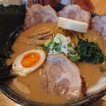 帯広ロッキー - 料理写真:日曜日限定。ロッキーラーメン 800円、大盛50円、トッピングチャーシュー200円(全て税込)