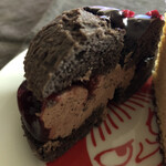 mister Donut Hapitonokanan Shop - 克羅埃的斷面。甘納許奶油輕盈不膩。