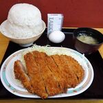 キッチンオトボケ - トンカツ定食（特盛）、生卵830円