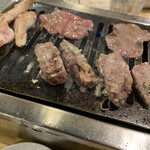 Taishuu Horumon Yakiniku Kemuri - 