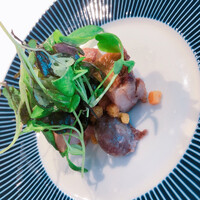 レストランひらまつ 広尾 - 雉もも肉のコンフィ、マイクロハーブサラダ