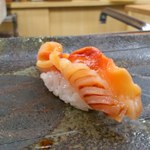寿司割烹 魚紋 - 鬼のような赤貝。
