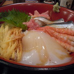 Sakana ya doujou - 海鮮丼（６００円）。安いかも。。。