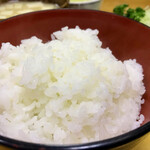 とんかつ 万平 - ご飯はふっくらホカホカで旨かったん♡ 　牡蠣１個でも１膳くらい食えるオカズ 　だがｽﾙｽﾙ食うとお代わりになってヤバい！ 　従ってセーブしながら食べなくちゃいかん 　数少ない万平の欠点だお 　拷問に近い仕打ち