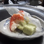 三丁目 - アボカドで出来たお豆腐です。プリプリのエビとダシじょうゆで