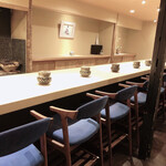 富小路 やま岸 - お店の中