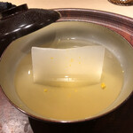 富小路 やま岸 - 器の中が銀色、その中には黄金色に輝くお出汁*\(^o^)/*