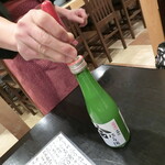 小田原 海の幸 山の恵 味乃魚隆 - 千枚通しで栓からガス抜き