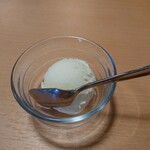 かわせみ本館 - 豆腐アイス