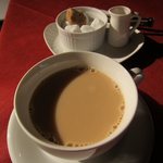 サーラ・マンジェ・ドゥ・クール  - ミルクティーでいただきました