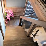 サーラ・マンジェ・ドゥ・クール  - 階段