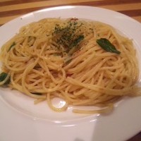リコロ 大丸東京店 - 鉄板パスタ　シソとバジルのペペロンチーノ