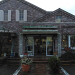 コロンバ - お店の前