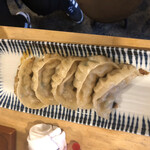 肉汁餃子と190円レモンサワー 難波のしんちゃん - 