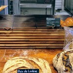 パン・デ・フィロゾフ - クロワッサンほぼなし  オーブンで焼成中みたいでした