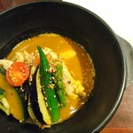 咖喱&カレーパン 天馬 - 骨付きチキンとたっぷり野菜のスープカレー(1265円)