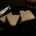 DEN - 自家製スモークチーズ