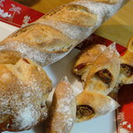 かさりんご - バケット240円　ベーコンエピ200円