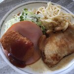 Coffee＆Lunch チャム - サービスランチの生姜焼きとクリームコロッケ