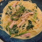 オレガノ - ほうれん草とベーコンのチーズクリーム