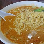 ラーメンハウス蘭蘭 - タンタンメンの麺はこんな感じ。良くスープが絡みます。