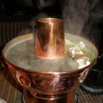 瀬里奈 - 　しゃぶしゃぶのスープで、野菜を調理している様子・その１です。