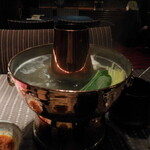 瀬里奈 - 　しゃぶしゃぶのスープで野菜を調理している様子・その２です。