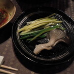 瀬里奈 - 　しゃぶしゃぶのスープで調理した平茸、黄ニラなどです。