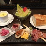 モメンティ・フェリチ - R.1.8.25.昼 ランチセット 1,500円税込の前菜・サラダ・スープ・パン