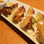 Chuuka Dainingu Kirari - 青森にんにく焼餃子（レモンとガラムマサラソルトでの新しい食べ方なんです）※メニュー表記のまま