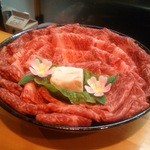 尼一 - 牛しゃぶ焼の肉です。これで3人前です。和牛の良い肉を使用しています。