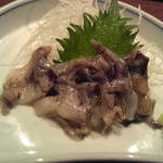 Sushi Kazu - 殻付き鳥貝を二個むいて皿盛り