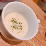 ハンモックカフェ アマカ - ローストポーク丼についてるスープ
            これムッチャ美味しい