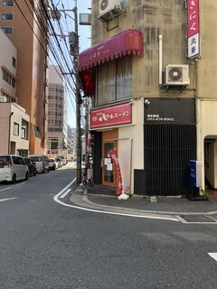 太宰府八ちゃんラーメン - 営業中は赤いのぼりが目印