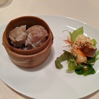 崎陽軒本店 嘉宮 - シウマイ食べ比べとバナメイ海老の胡麻マヨネーズ