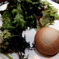ビストロ クレスタ 麻布十番 - 前菜(サラダ、鯖リエット、パン) ビストロ クレスタ 麻布十番 - 前菜(サラダ、鯖リエット、パン)